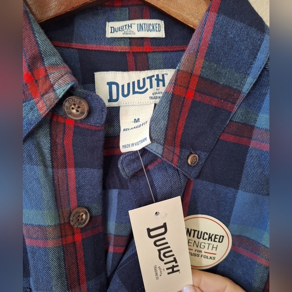 NWT Duluth Free Swingin' Plaid Flannel Relaxed Fit Collar Button Mens Size MT - Picture 2 of 5